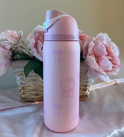 Hello kitty 32 Oz Freesip Bottle